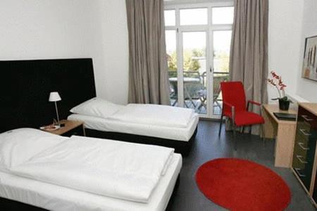 Am Hof 3*